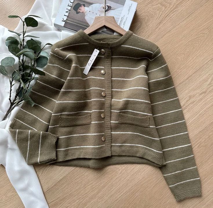 جاكت حريمي بزراير